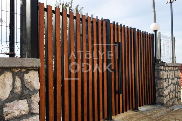 ahsap-demir-bahce-kapisiA505283E-6FEA-F054-3C40-269F7012B5DE.jpg